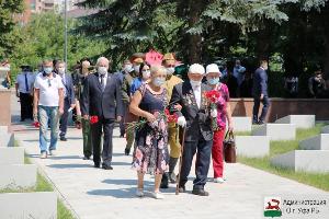 В Уфе в День памяти и скорби на Сергиевском кладбище состоялось возложение цветов Республика Башкортостан кладбище.jpg